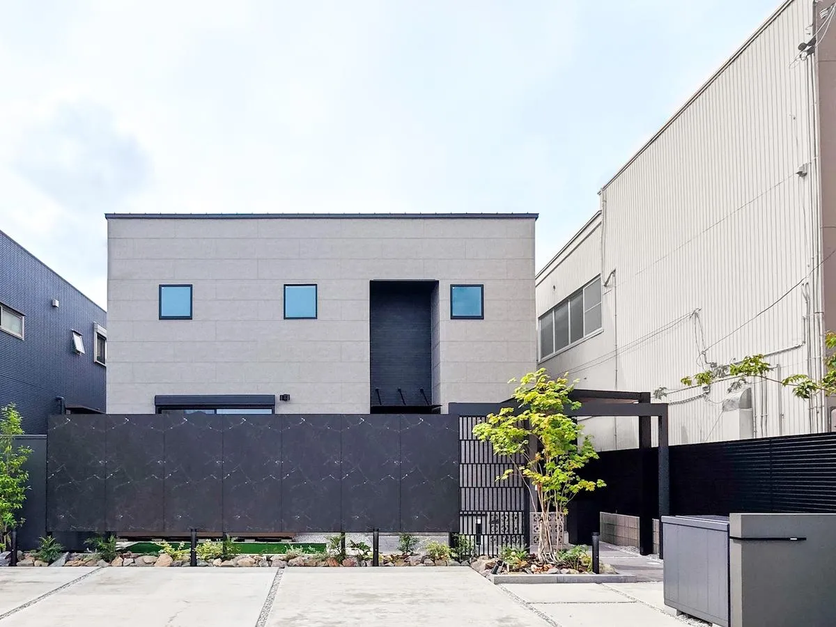 ファサード全景 - タカショー銀賞受賞